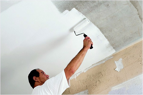 побелка потолка валиком