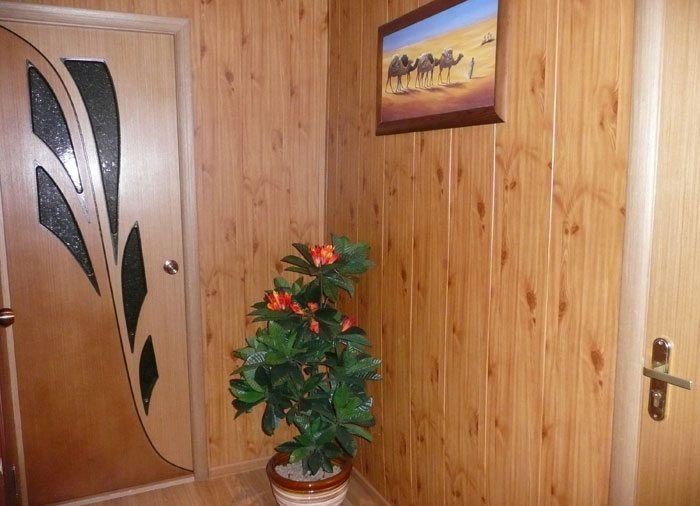 Стены, отделанные ламинатом