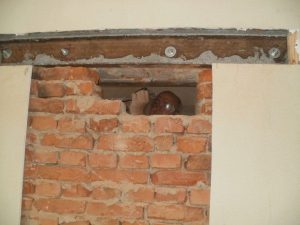 Выбивание кирпичей